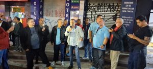 Trabalhadores em edifícios vão parar centro de SP