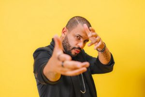 Projota canta: Rap do ônibus; música