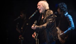 Erasmo Carlos canta: É preciso dar um jeito, meu amigo; música