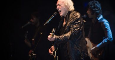 Erasmo Carlos canta: É preciso dar um jeito, meu amigo; música