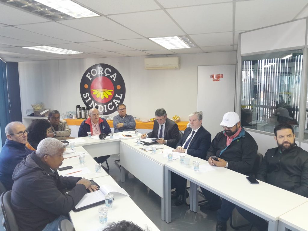 Sindicalistas decidem intensificar luta nos Estados