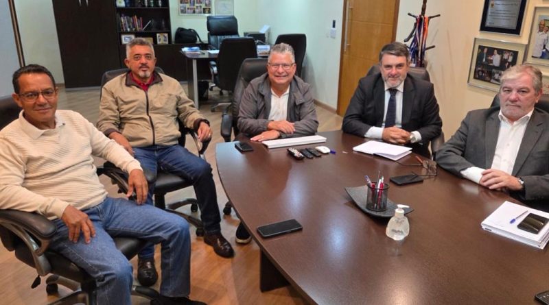 Sindicalistas debatem NR-12 na Fequimfar Sindicalistas debatem NR-12 na Fequimfar
