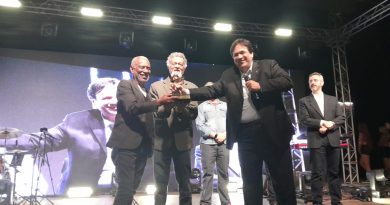 Eletricitários celebram 80 anos com festa, homenagens e união