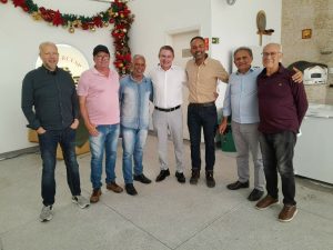 por favor reescreva o texto jornalístico. Distribua em parágrafos com 25 palavras cada parágrafo. O texto deve ser escrito na voz ativa e com palavras de transição. O título deve ter no máximo 65 caracteres e uma meta-descrição de 140 caracteres. Por favor faça uma versão reduzida para redes sociais (com emojis e hashtags) destacando os principais pontos do texto Centrais realizam plenária unificada preparatória para a etapa estadual da 2ª CNT As centrais sindicais paulistas realizaram nesta quarta-feira (26) uma plenária unificada no Sindicato dos Químicos da CUT, na Rua Tamandaré, reunindo lideranças de diversas entidades. O encontro, realizado das 9h às 12h, contou com a participação do Dieese, do Diesat e teve presença ativa dos dirigentes da Força Sindical, que contribuíram diretamente para a construção coletiva das propostas. Durante a reunião, os participantes debateram os principais eixos e subtemas que compõem a conferência e reforçaram a importância da unidade sindical neste momento decisivo. O presidente da Força Sindical SP, Danilo Pereira da Silva, destacou que a plenária foi fundamental para consolidar posições e organizar a participação das entidades no processo estadual. Segundo ele, “a construção conjunta garante propostas mais fortes, representativas e comprometidas com a defesa dos direitos, da valorização do trabalho e do fortalecimento da ação sindical.” O secretário-geral da Força Sindical SP, Carlos Augusto dos Santos, o Carlão, também ressaltou a relevância da articulação entre as lideranças: “Esse diálogo unificado reforça nossa capacidade de intervir com consistência no processo da conferência. Quando unimos conhecimento, experiência e compromisso, avançamos em propostas que realmente atendem às necessidades da classe trabalhadora.” O vice-presidente da Força Sindical-SP, Adriano Lateri, reforçou a importância da participação dos dirigentes da central: “Estivemos unidos e preparados para construir propostas reais e aplicáveis. Seguiremos mobilizados para representar os trabalhadores nas decisões que virão.” A plenária marcou um passo importante para assegurar que a voz dos trabalhadores paulistas esteja presente e atuante no debate nacional sobre o futuro das relações de trabalho no Brasil.