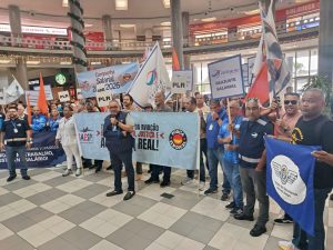 Aeroviários protestam em Congonhas e cobram retomada das negociações