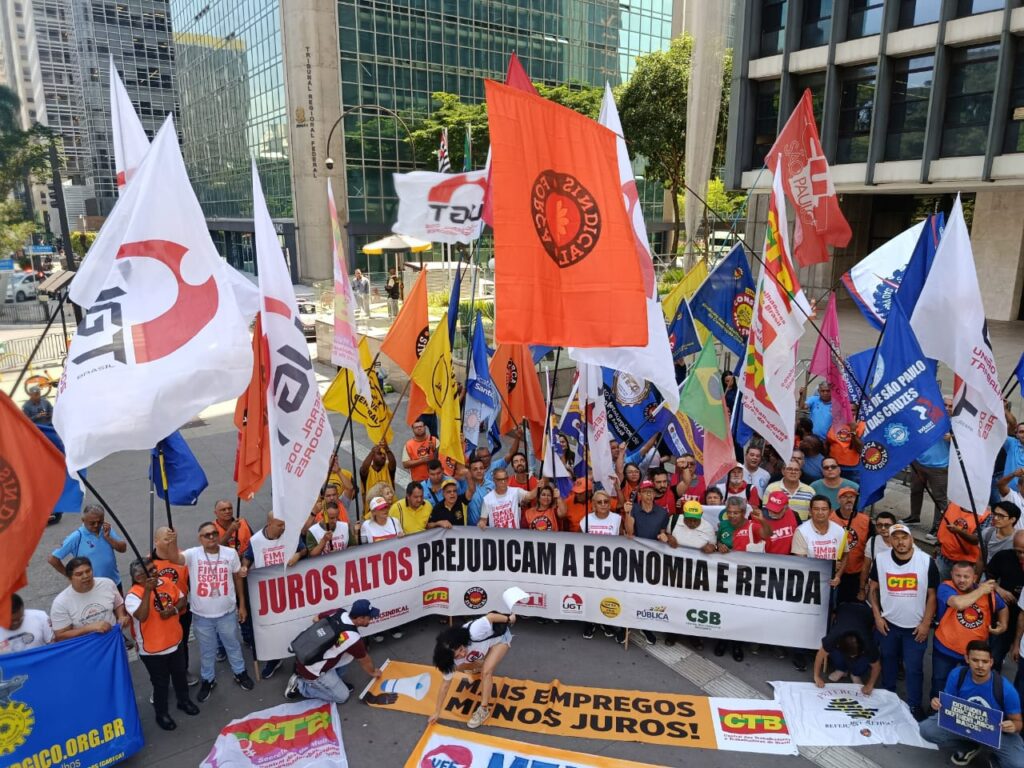 Centrais protestam contra juros altos diante do Banco Central – Foto: Arquivo