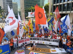 Centrais protestam contra juros altos diante do Banco Central – Foto: Arquivo