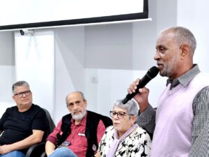Congresso da FEQUIMFAR debate trabalho e democracia