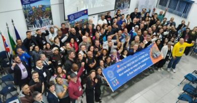 Congresso da FEQUIMFAR debate trabalho e democracia
