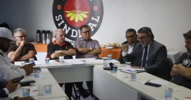 Sindicalistas orientam sobre fim da escala 6×1 e jornada de 40h Sindicalistas orientam sobre fim da escala 6×1 e jornada de 40h