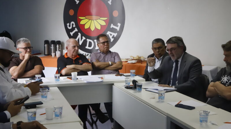 Sindicalistas orientam sobre fim da escala 6×1 e jornada de 40h Sindicalistas orientam sobre fim da escala 6×1 e jornada de 40h